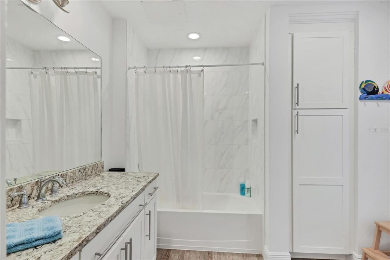 391 Aruba Circle, Unit 401, Bradenton, FL 34209 Photo