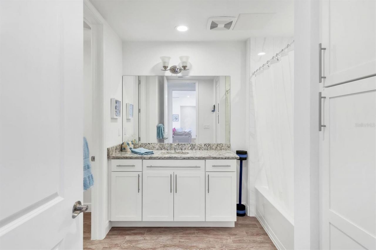 391 Aruba Circle, Unit 401, Bradenton, FL 34209 Photo