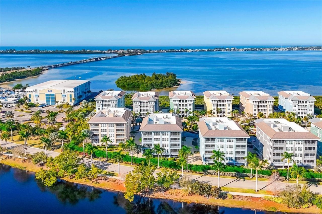 391 Aruba Circle, Unit 401, Bradenton, FL 34209 Photo