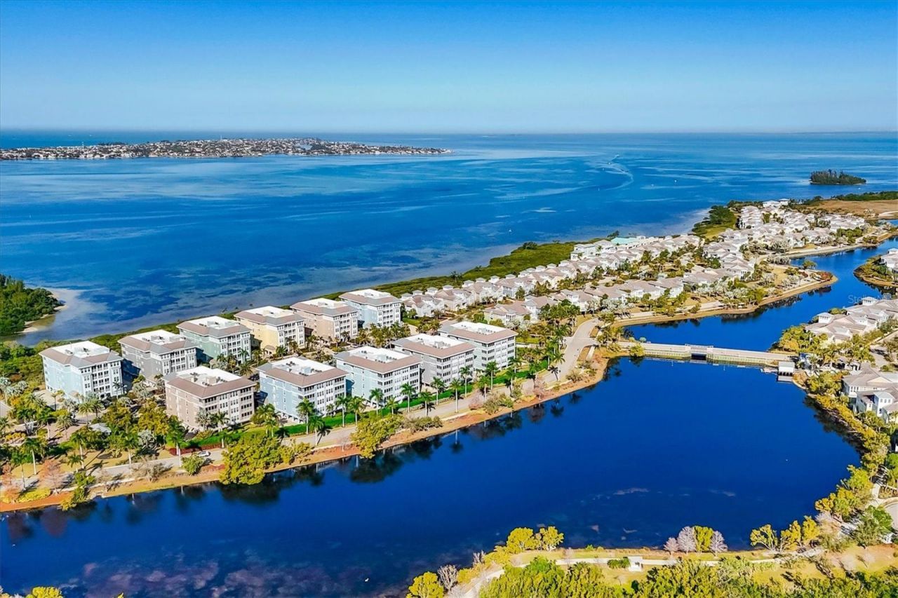 391 Aruba Circle, Unit 401, Bradenton, FL 34209 Photo