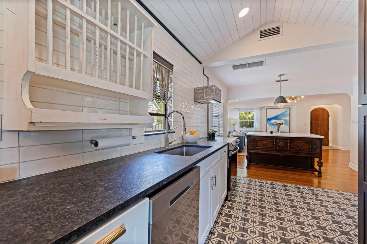 1610 14th Street N, Saint Petersburg, FL 33704 Photo