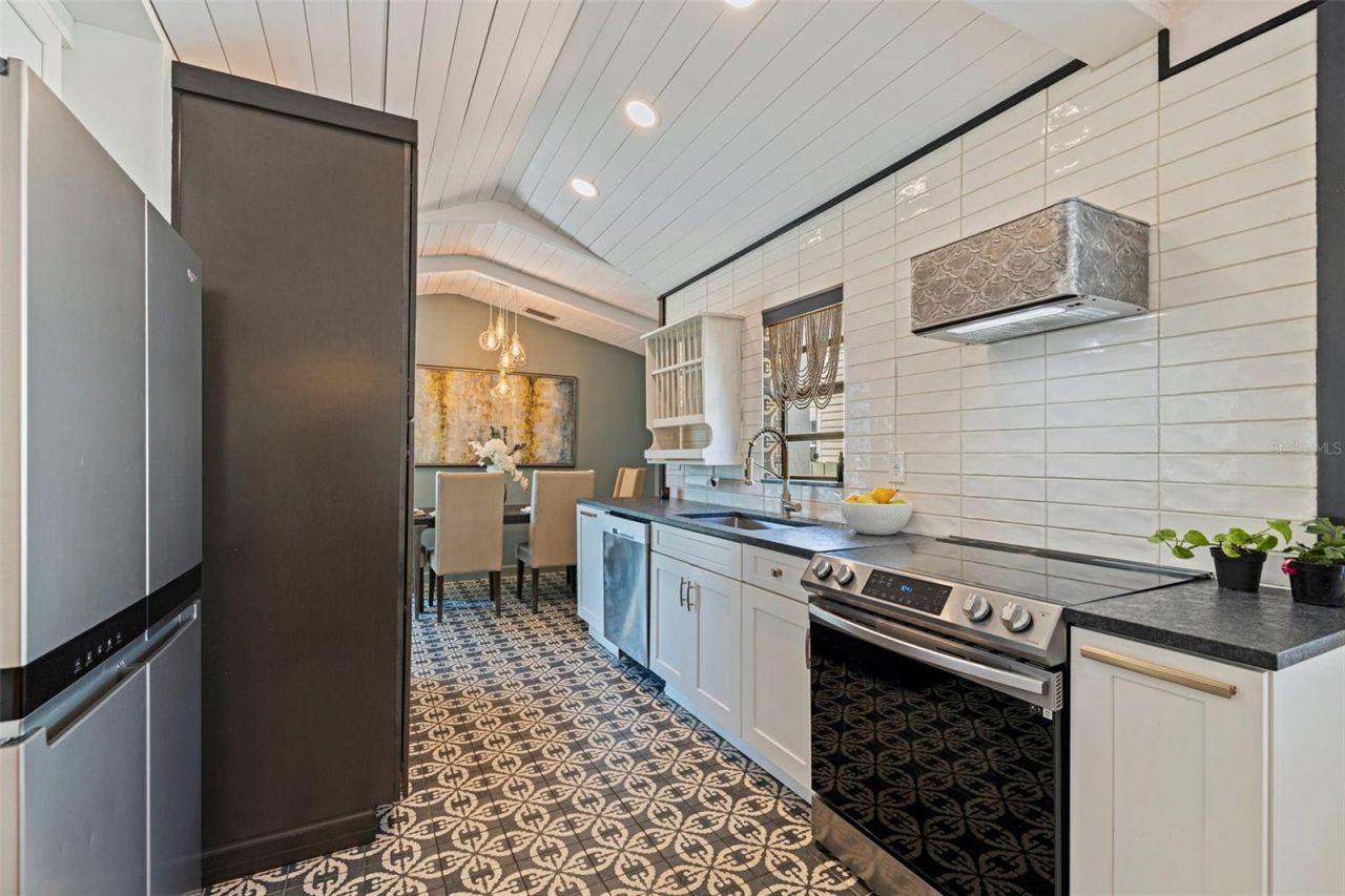 1610 14th Street N, Saint Petersburg, FL 33704 Photo