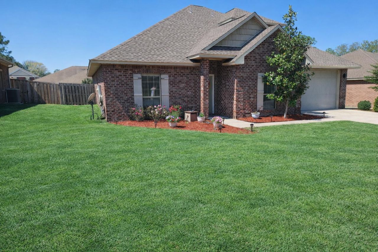 4627 Hermosa Road, Crestview, FL 32539 Main Photo