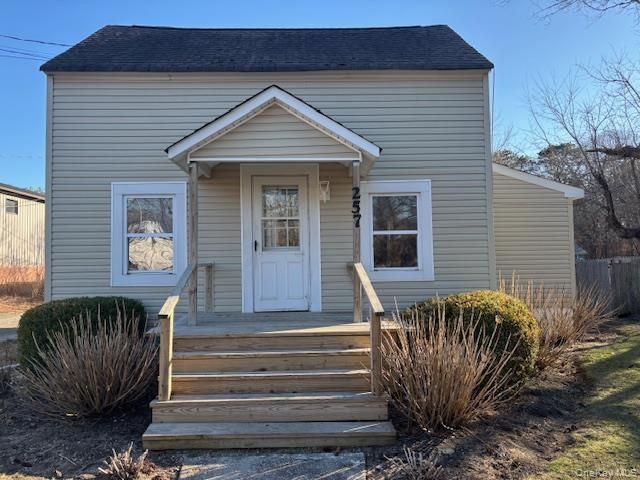 257 Flanders Road, Riverhead, NY 11901 Main Photo