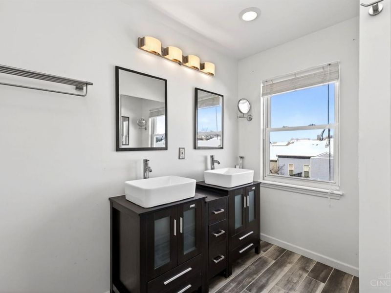 734 W Court, Cincinnati, OH 45203 Photo 34