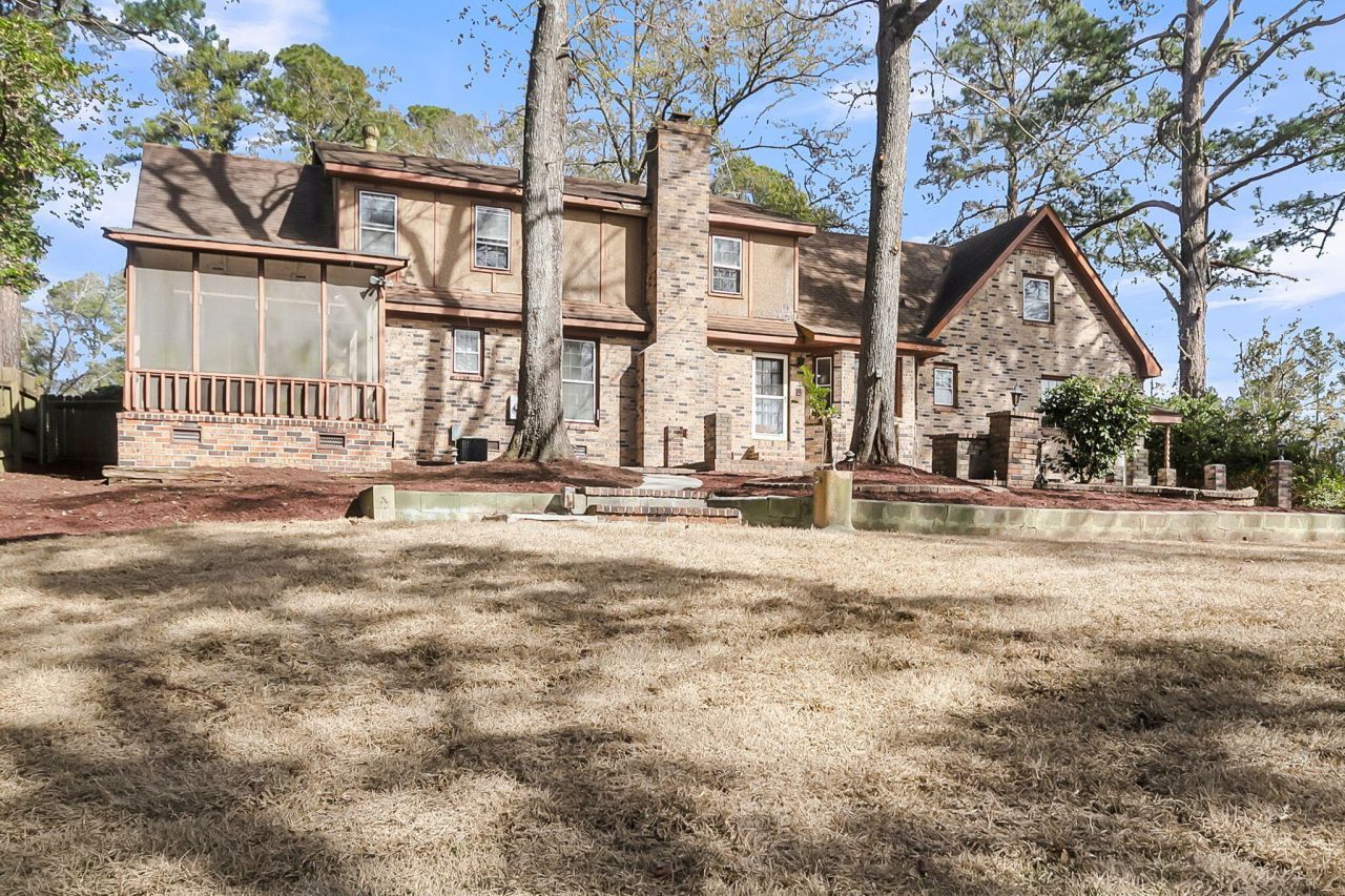 700 Fairington Drive Photo 11