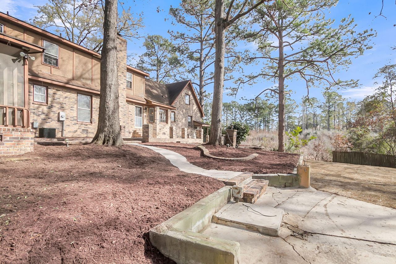 700 Fairington Drive Photo 12