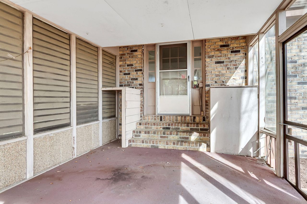 700 Fairington Drive Photo 13