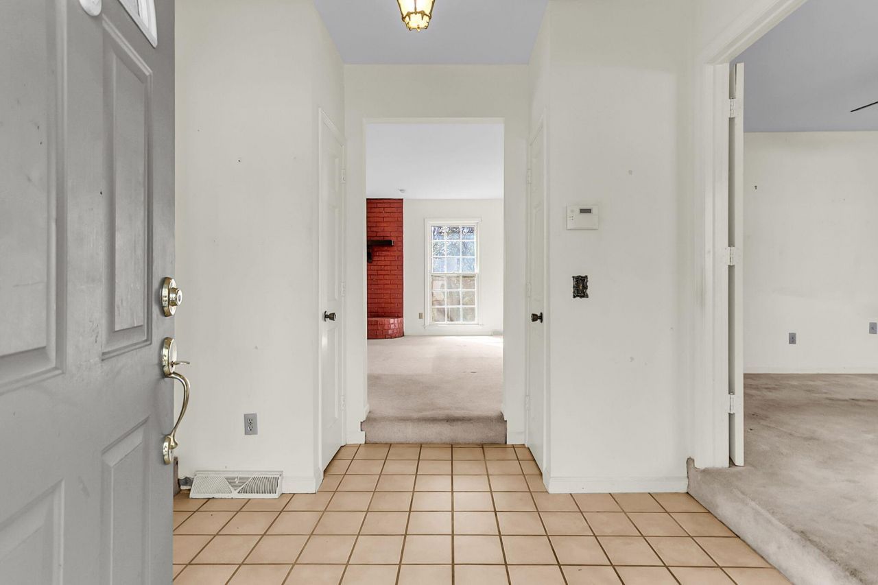 700 Fairington Drive Photo 15