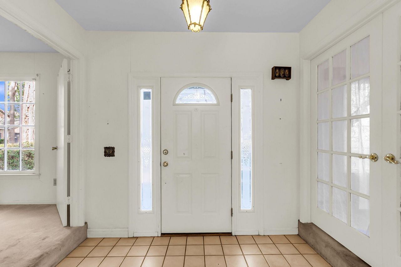 700 Fairington Drive Photo 16