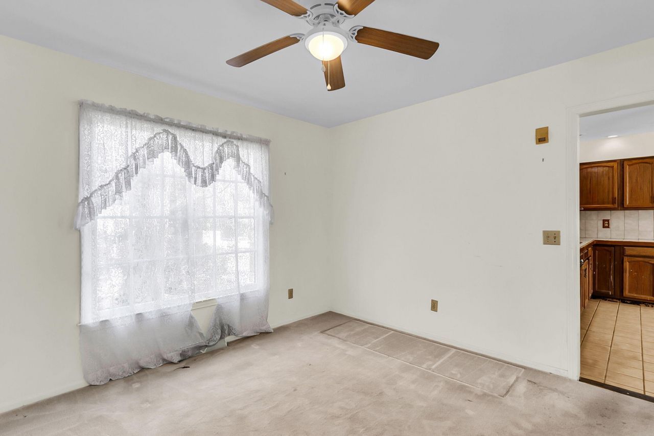 700 Fairington Drive Photo 23