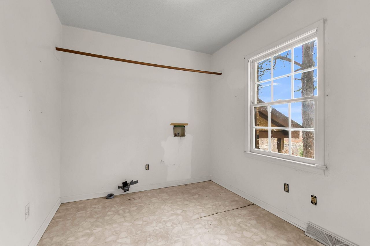 700 Fairington Drive Photo 32