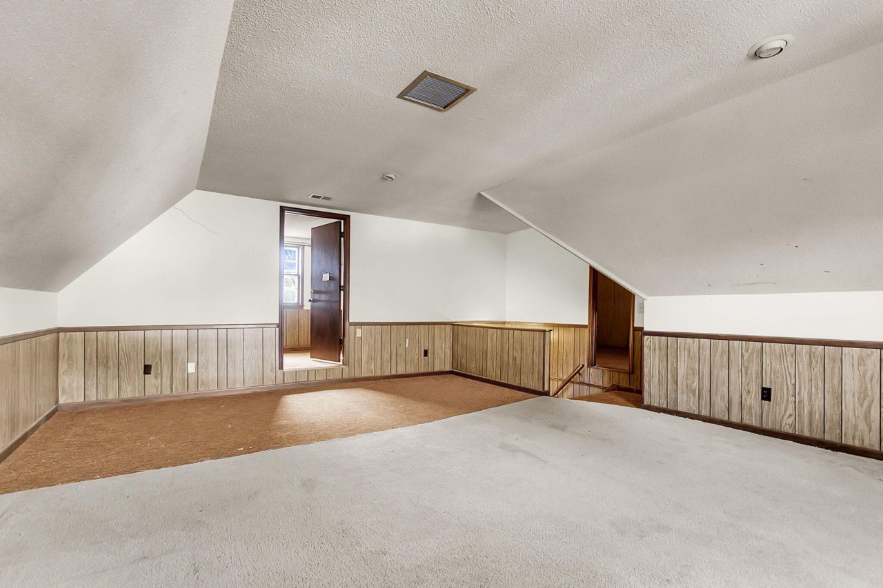 700 Fairington Drive Photo 35