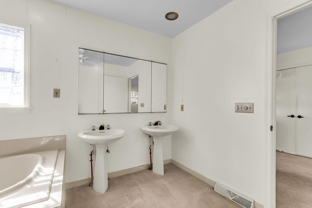 700 Fairington Drive Photo 42