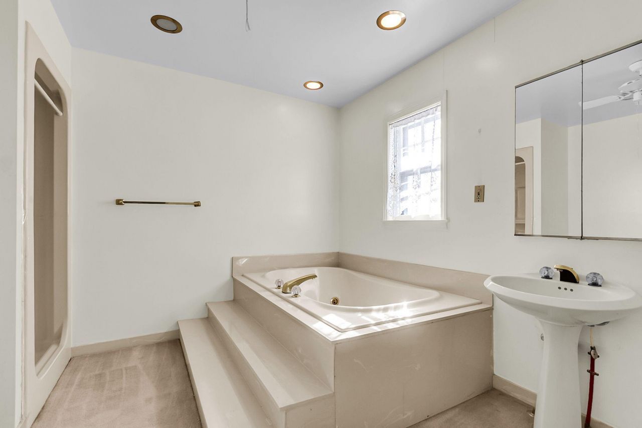 700 Fairington Drive Photo 43