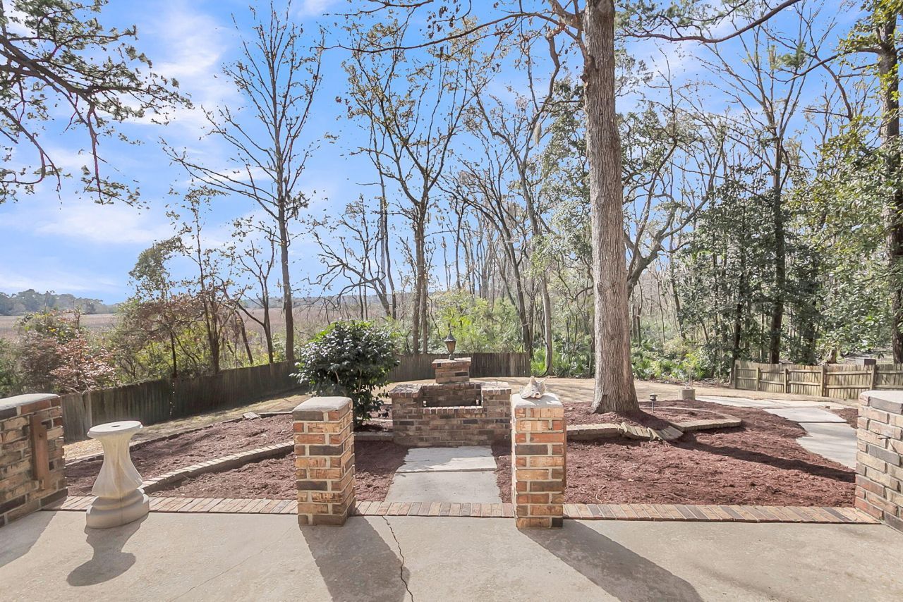 700 Fairington Drive Photo 6