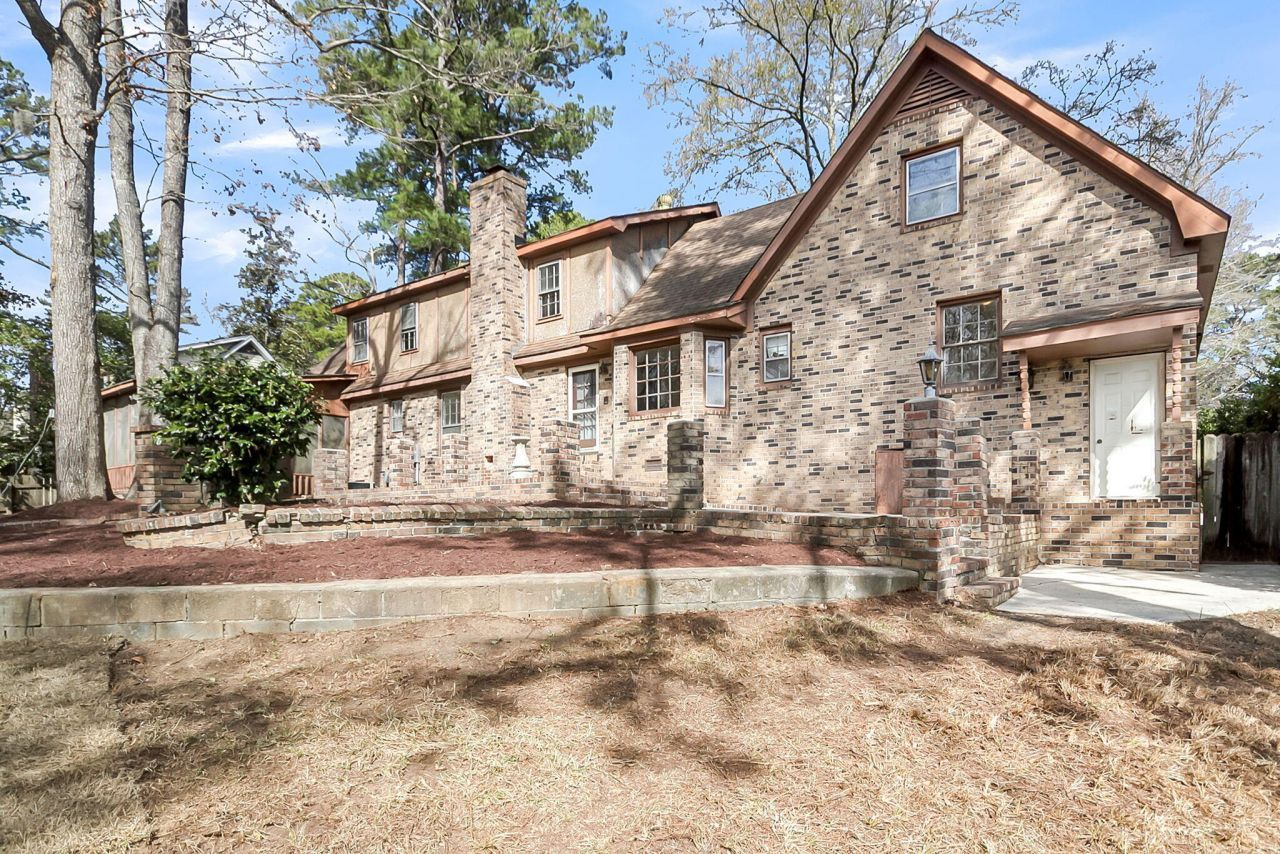 700 Fairington Drive Photo 9