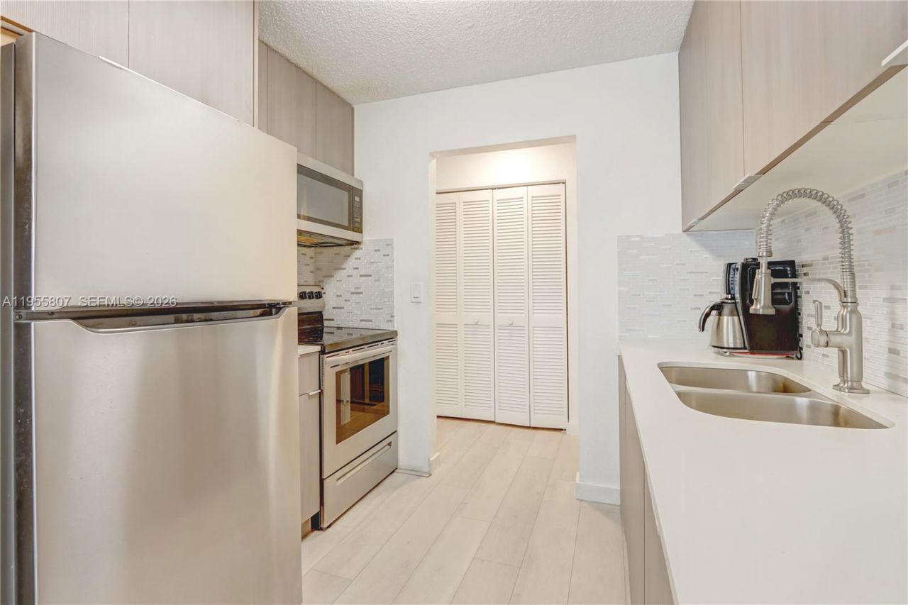 3004 NW 7th St, Fort Lauderdale, FL 33311 Photo