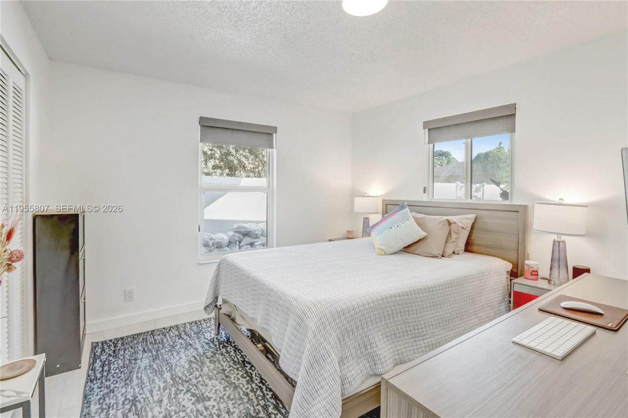 3004 NW 7th St, Fort Lauderdale, FL 33311 Photo