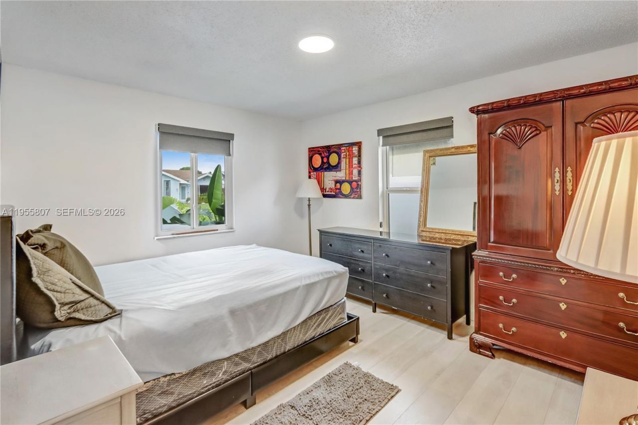 3004 NW 7th St, Fort Lauderdale, FL 33311 Photo