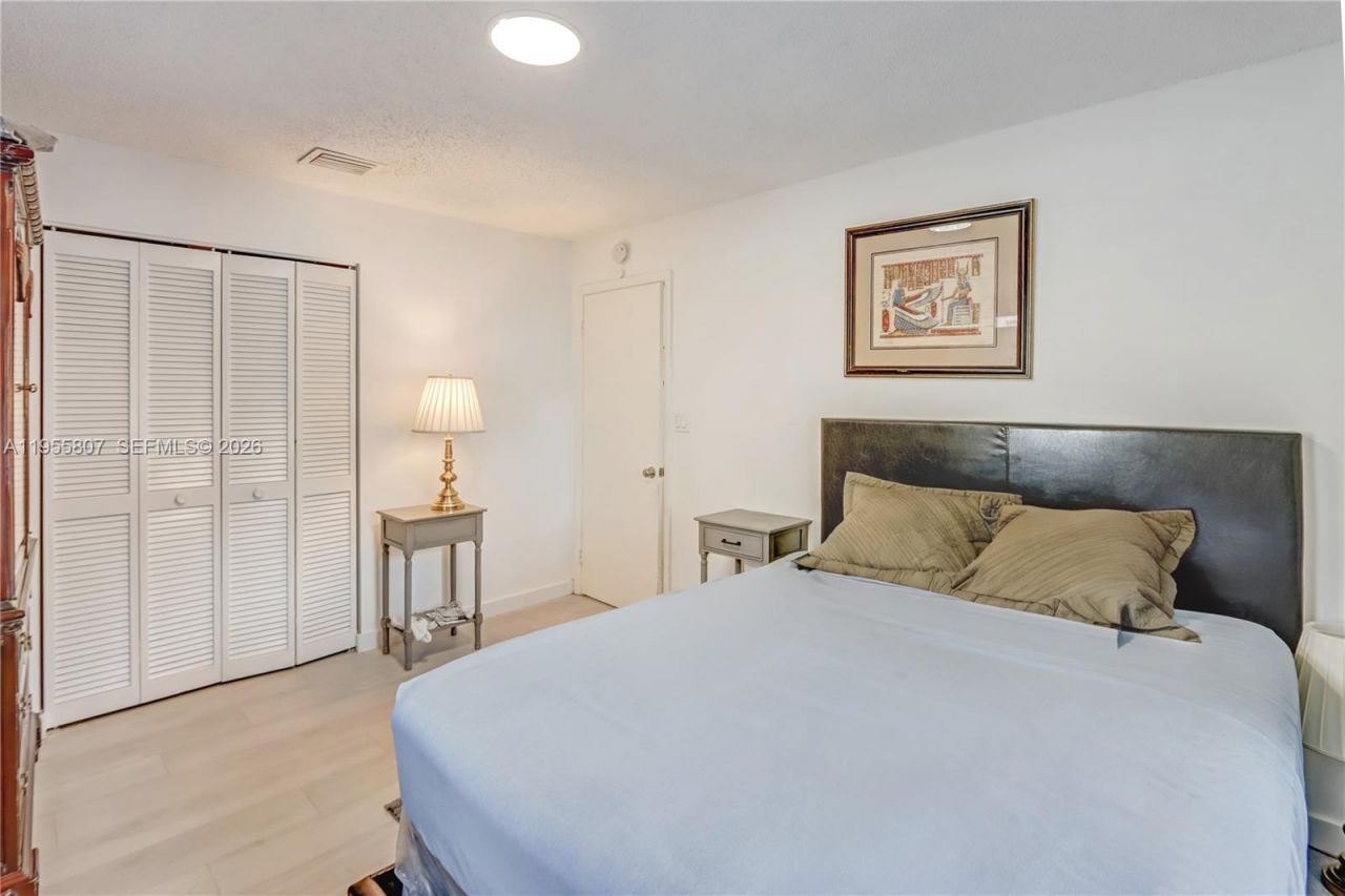 3004 NW 7th St, Fort Lauderdale, FL 33311 Photo