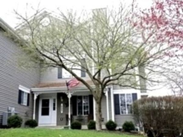 522 Lowell Drive, South Elgin, IL 60177