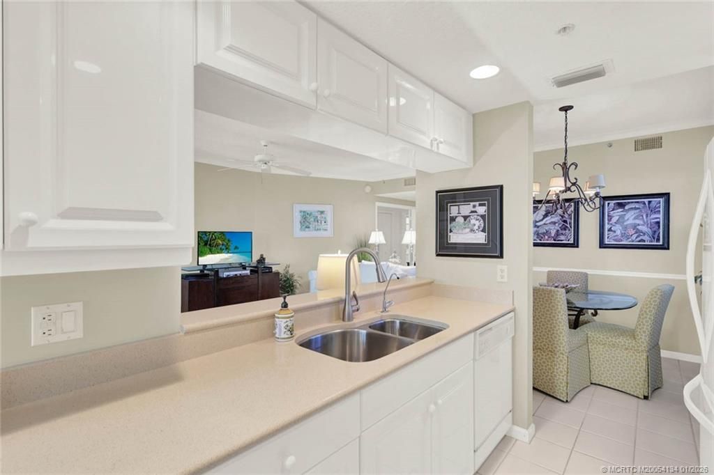 5700 NE Island Cove Way, Unit 4301, Stuart, FL 34996 Photo
