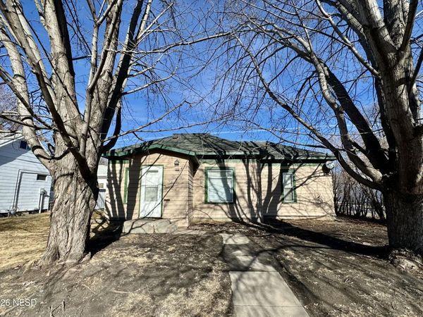 207 3RD AVENUE NE, Watertown, SD 57201