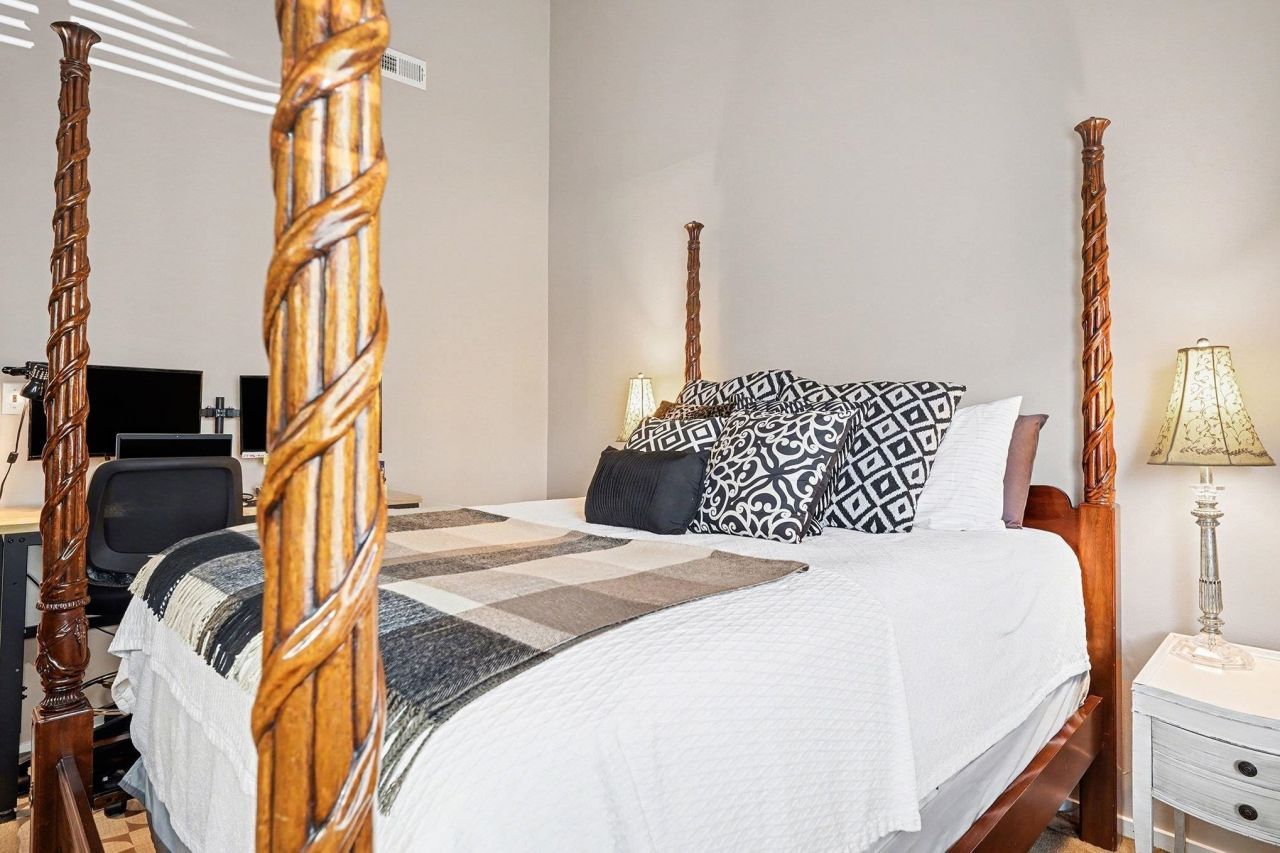 1701 Yaupon Dr. Photo 16