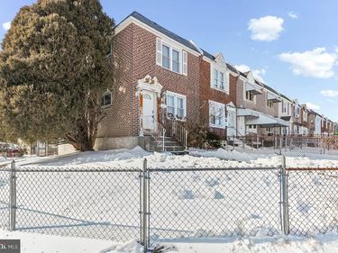 1300 WYCOMBE AVENUE, DARBY, PA 19023