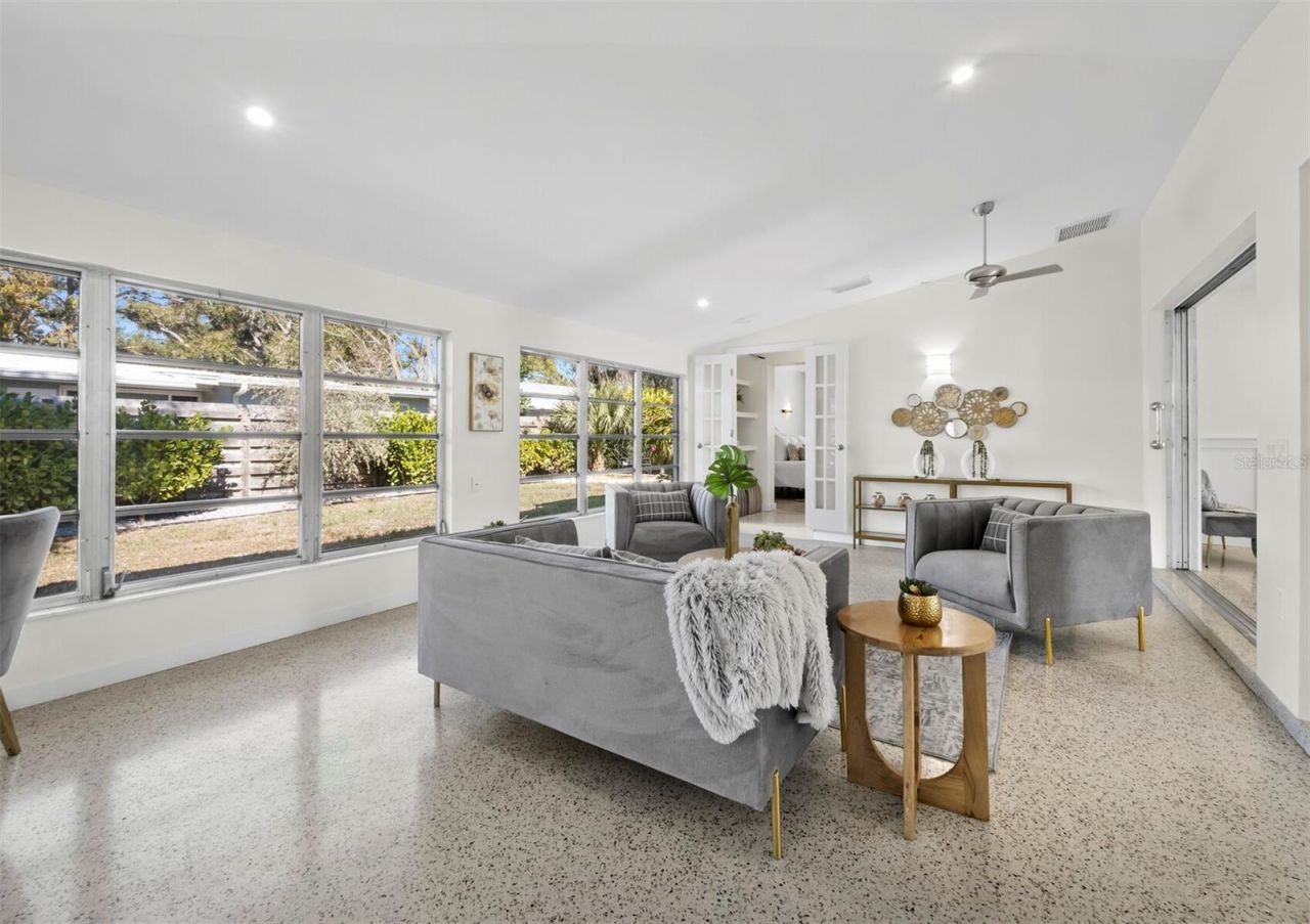 561 Corwood Drive, Sarasota, FL 34234 Photo