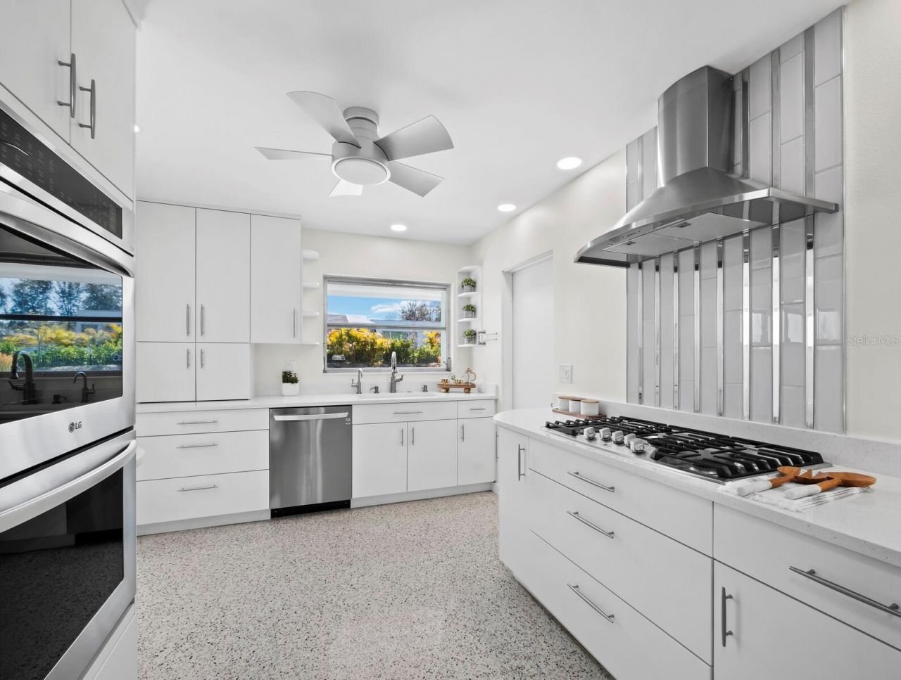 561 Corwood Drive, Sarasota, FL 34234 Photo