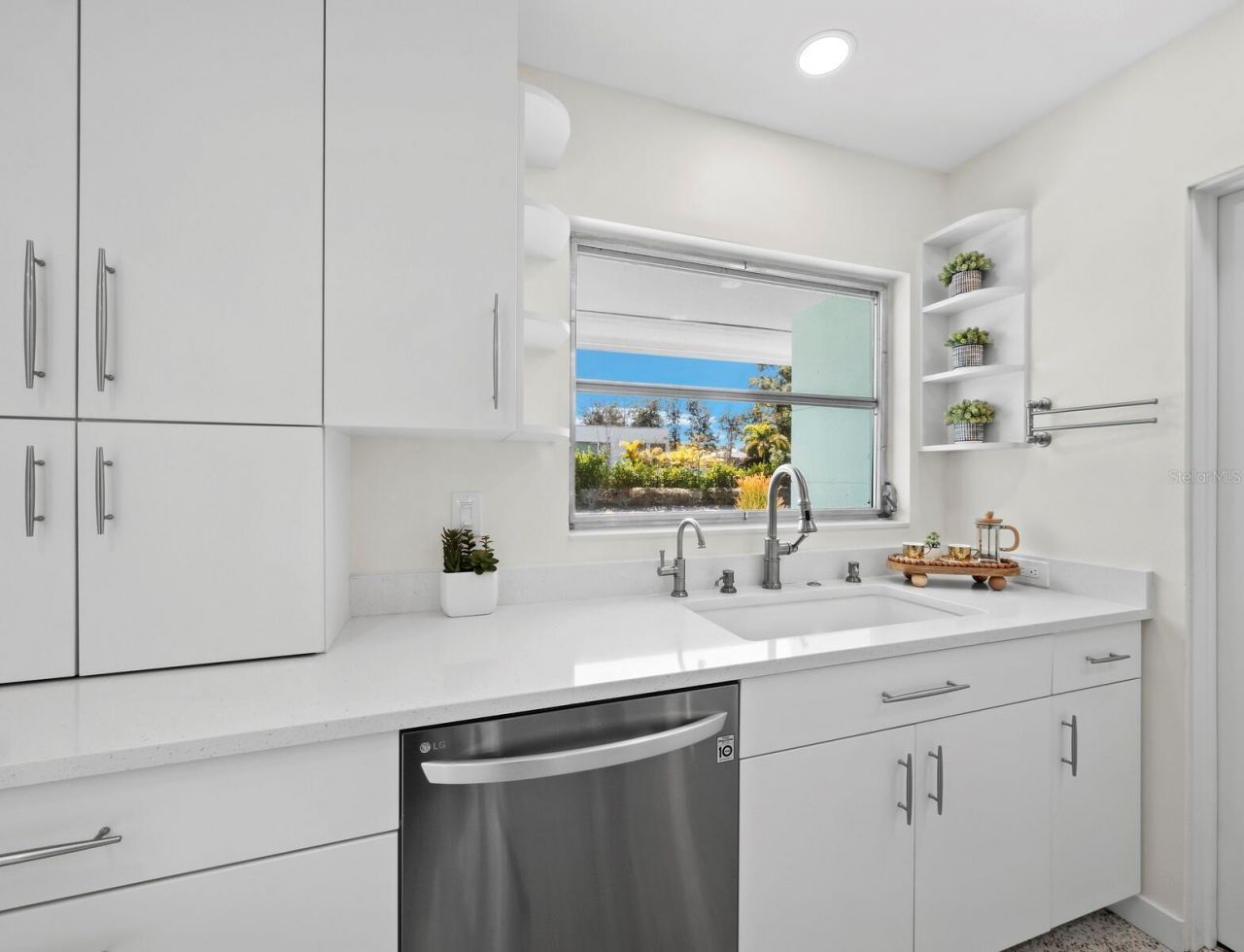 561 Corwood Drive, Sarasota, FL 34234 Photo