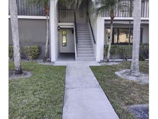 1013 Green Pine Boulevard, Unit D1, West Palm Beach, FL 33409
