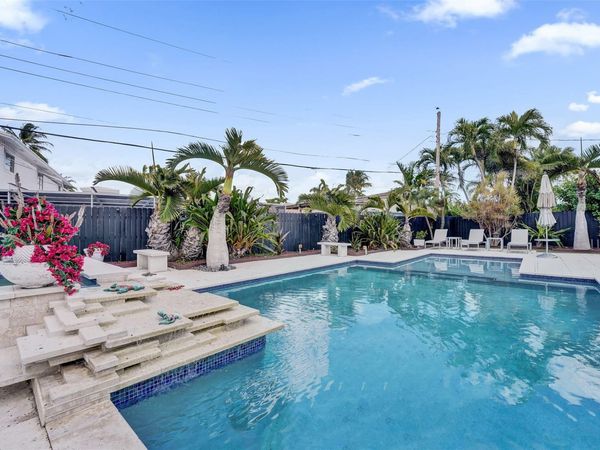 1701 NE 40th St, Oakland Park, FL 33334