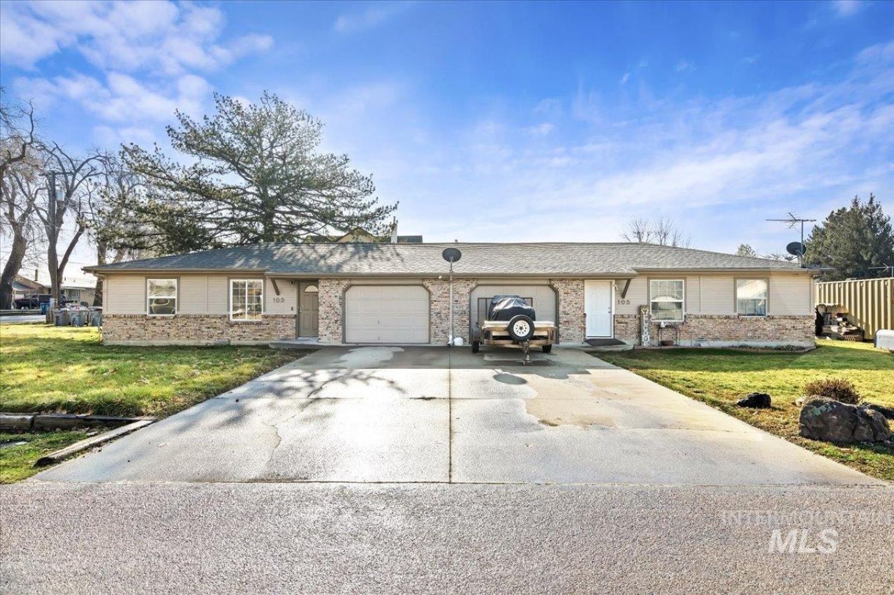 103 & 105 W Oak St, Caldwell, ID 83605 Main Photo