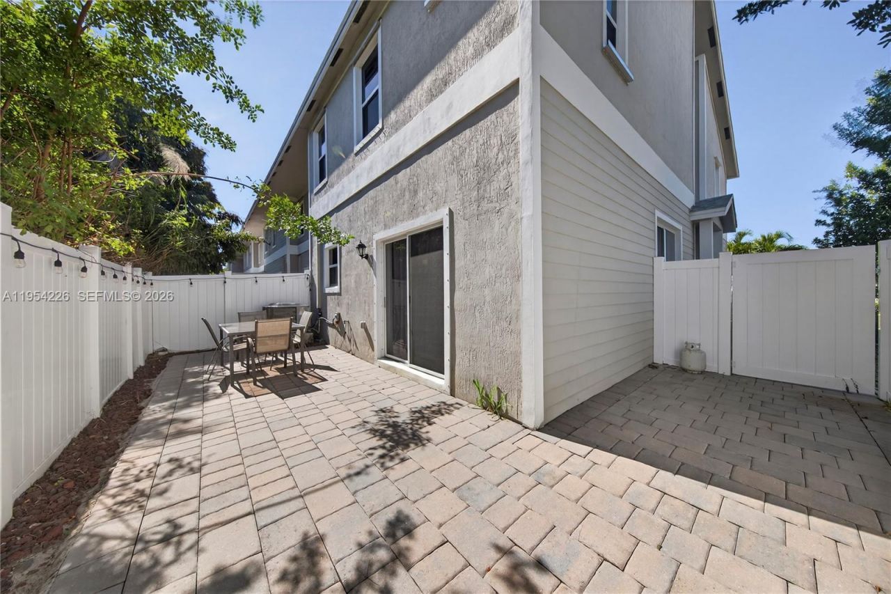 1707 SE 9th Ter, Homestead, FL 33034 Photo