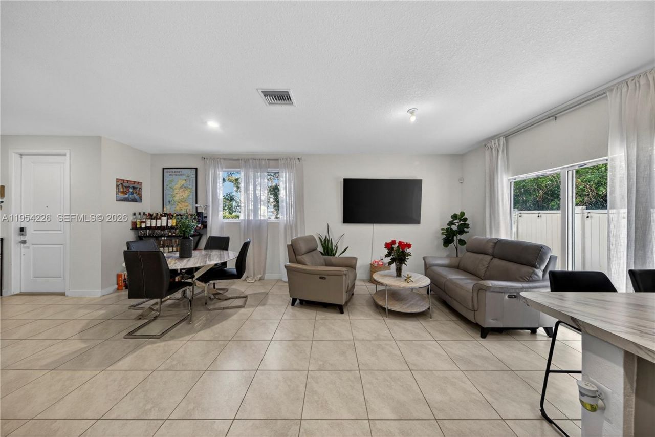 1707 SE 9th Ter, Homestead, FL 33034 Photo