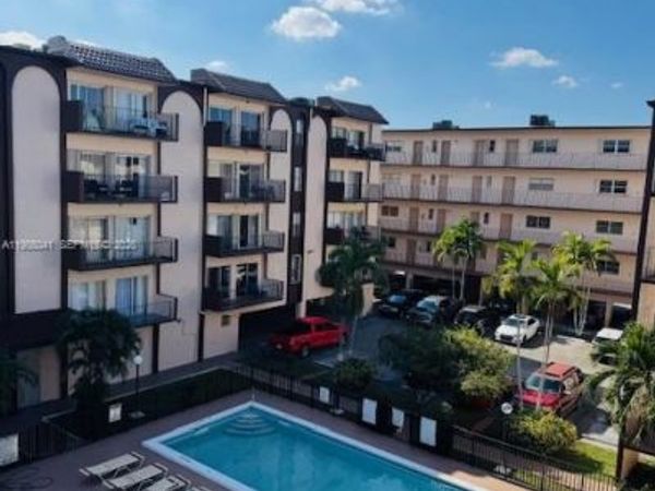 1950 W 54th St , Unit 302, Hialeah, FL 33012