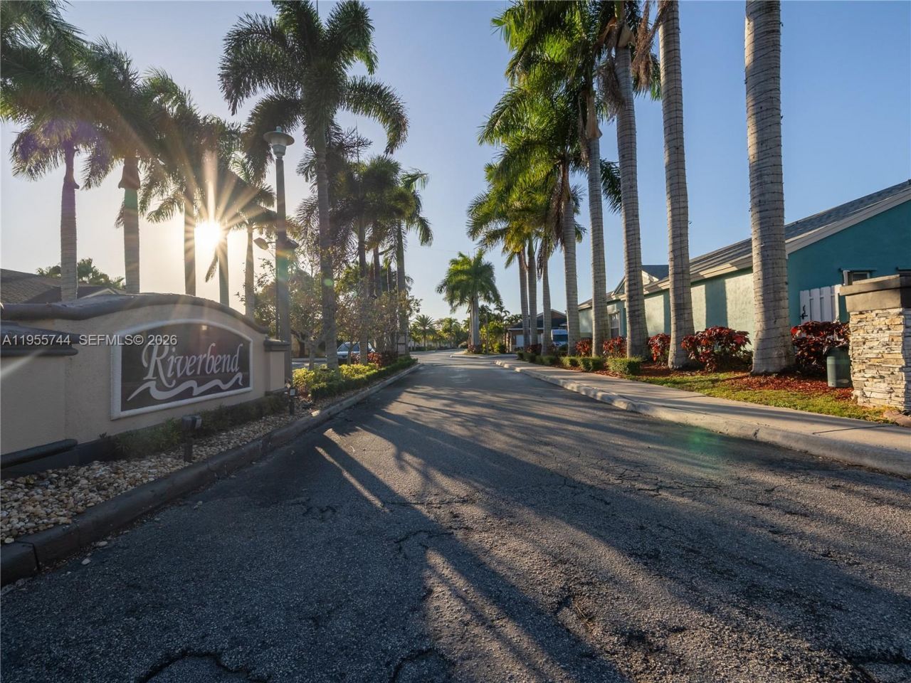 200 W Riverbend Dr, Sunrise, FL 33326 Photo