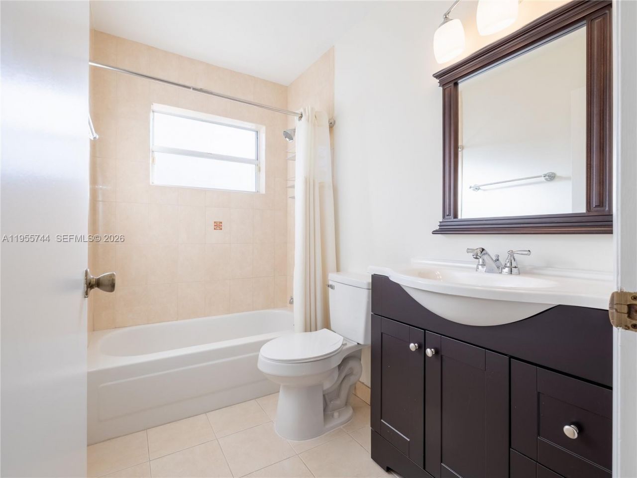 200 W Riverbend Dr, Sunrise, FL 33326 Photo