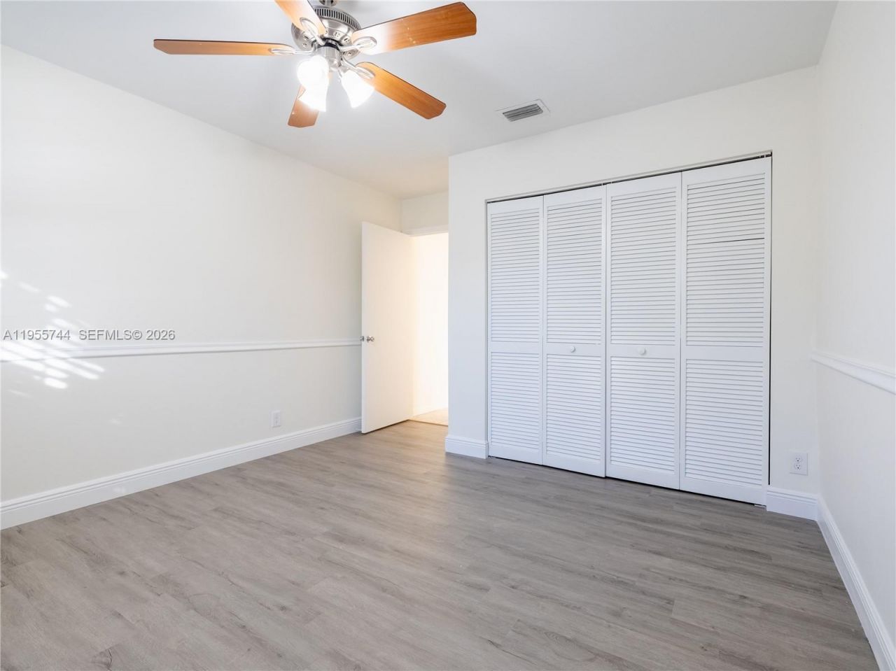 200 W Riverbend Dr, Sunrise, FL 33326 Photo