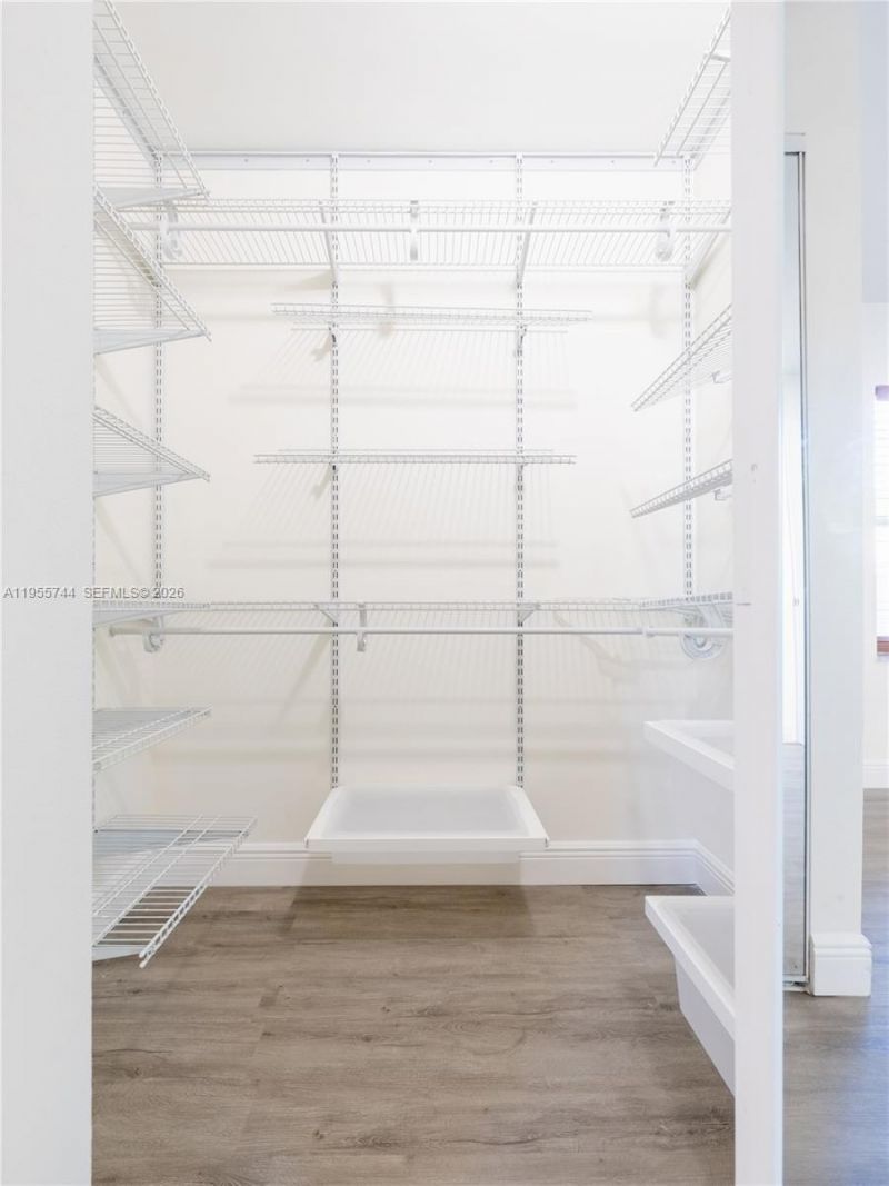 200 W Riverbend Dr, Sunrise, FL 33326 Photo