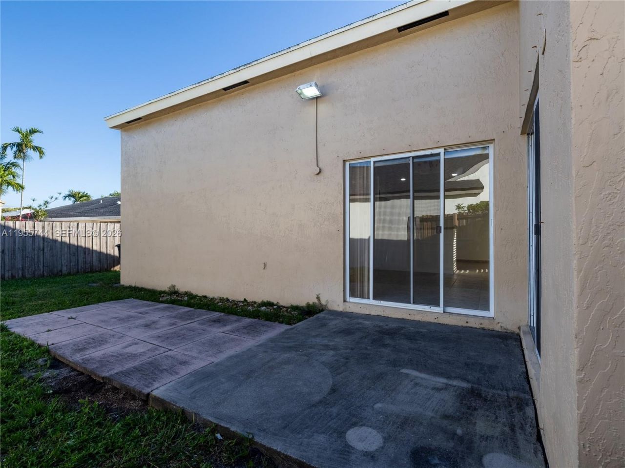 200 W Riverbend Dr, Sunrise, FL 33326 Photo