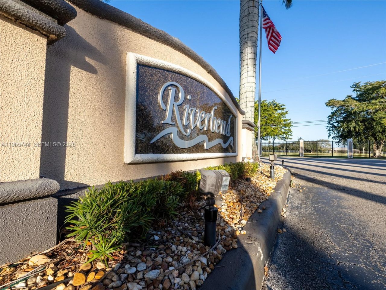 200 W Riverbend Dr, Sunrise, FL 33326 Photo