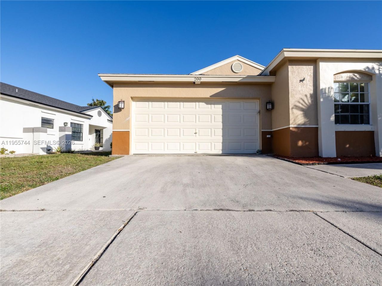 200 W Riverbend Dr, Sunrise, FL 33326 Photo