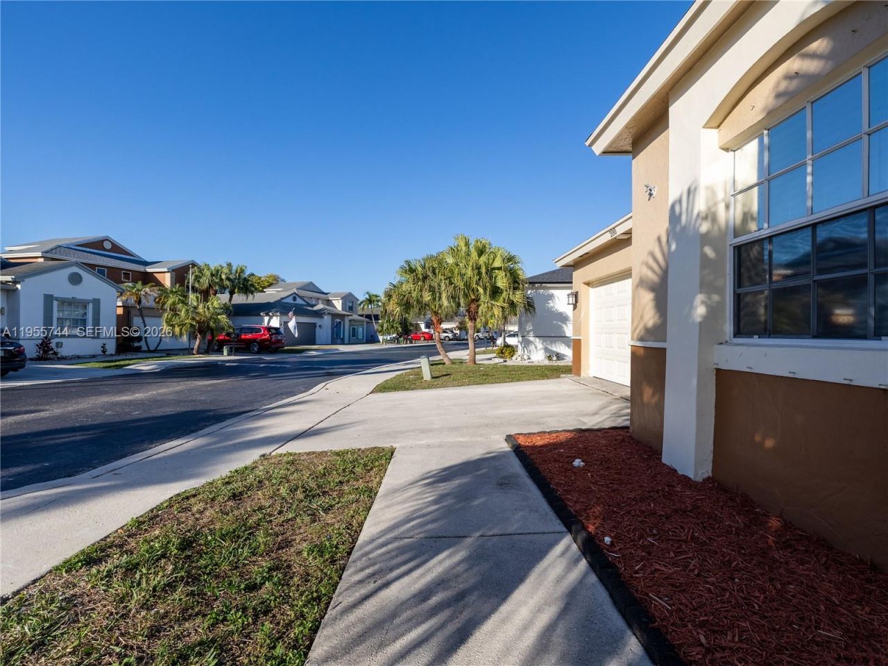 200 W Riverbend Dr, Sunrise, FL 33326 Photo