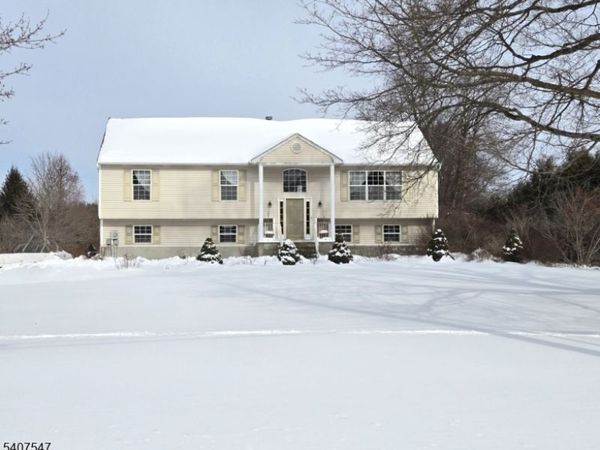 63 Halsey Rd, Hampton, NJ 07860