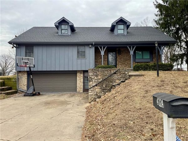 4724 Arrowhead Drive, St Joseph, MO 64506