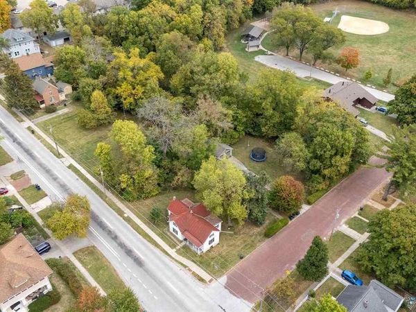 Brown / Dodge, Iowa City, IA 52245